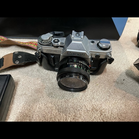 Canon  AE-1 with accessories - Picture 12 of 13